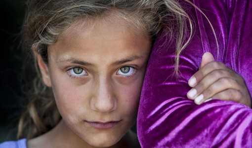 Noora är flykting från Syrien. Vill du ge din zakat till människor på flykt?