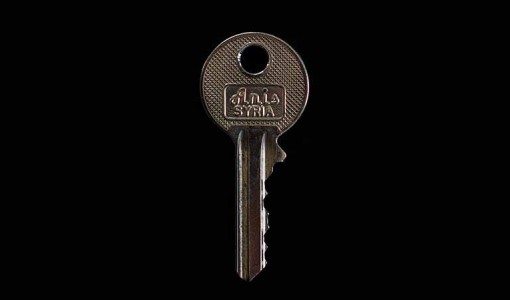 Alex nyckel till sitt hem i Ashrafiyeh i Aleppo.