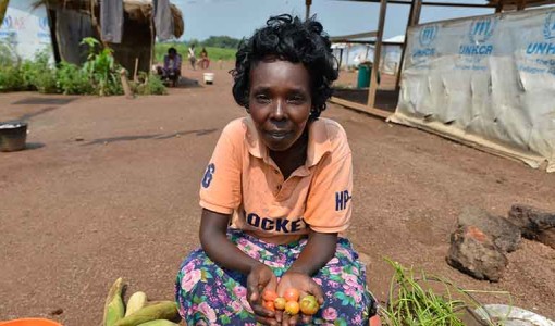 Juliet lagar mat till sin familj och grannar.