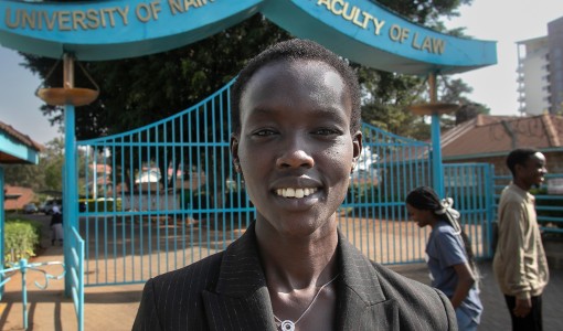 Monicah Malith framför univeristetet