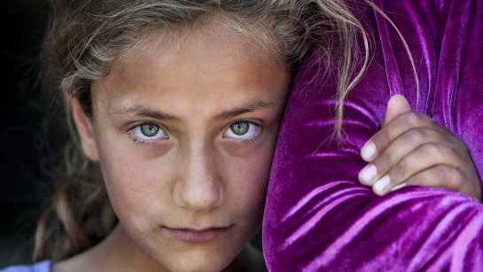 Noora är flykting från Syrien. Vill du ge din zakat till människor på flykt?