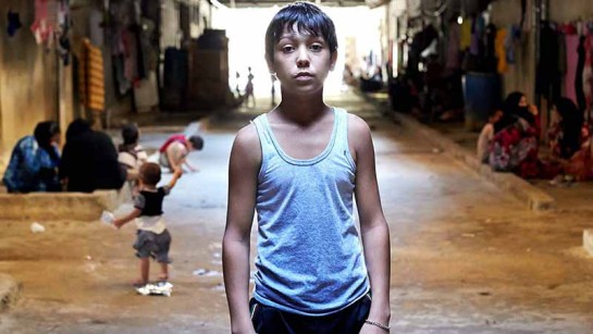 Mahmoud, 15 år, är syrisk flykting i Libanon. Han bor med sin familj på underjordiskt härbärge i El Akbiya. 