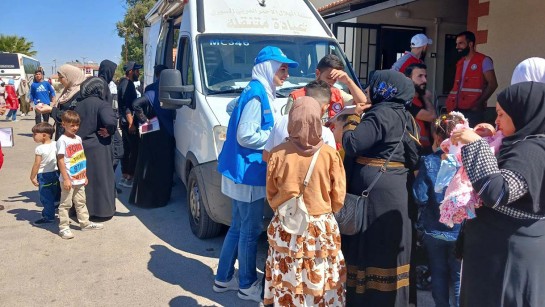 Människor på flykt från Libanon i Syrien.