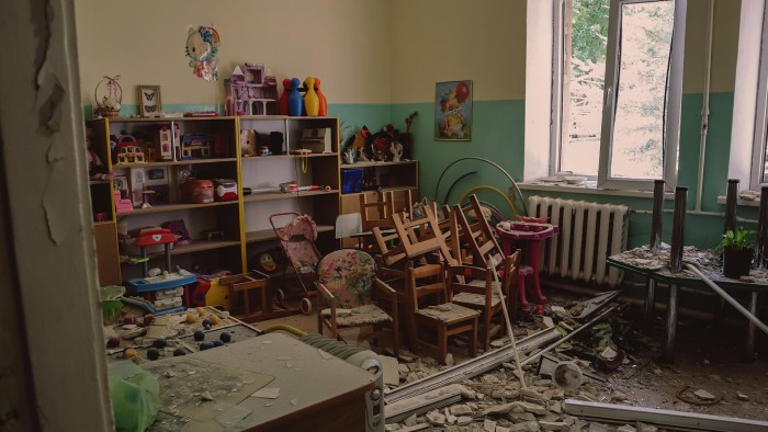 En förskola i Odesa i Ukraina ligger i spillror efter bombningar mot staden.
